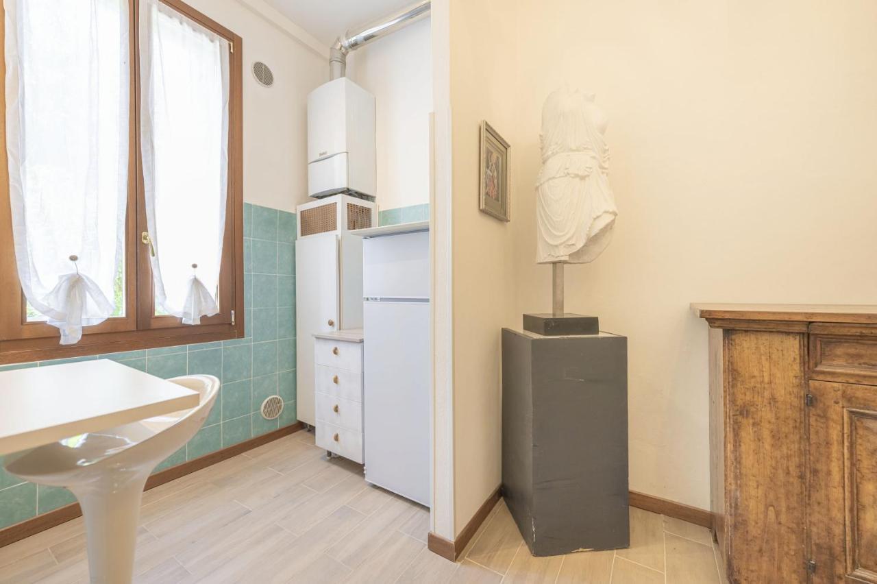 Arte E Cinema - 10 Min Da Venezia Apartment Mestre Bagian luar foto