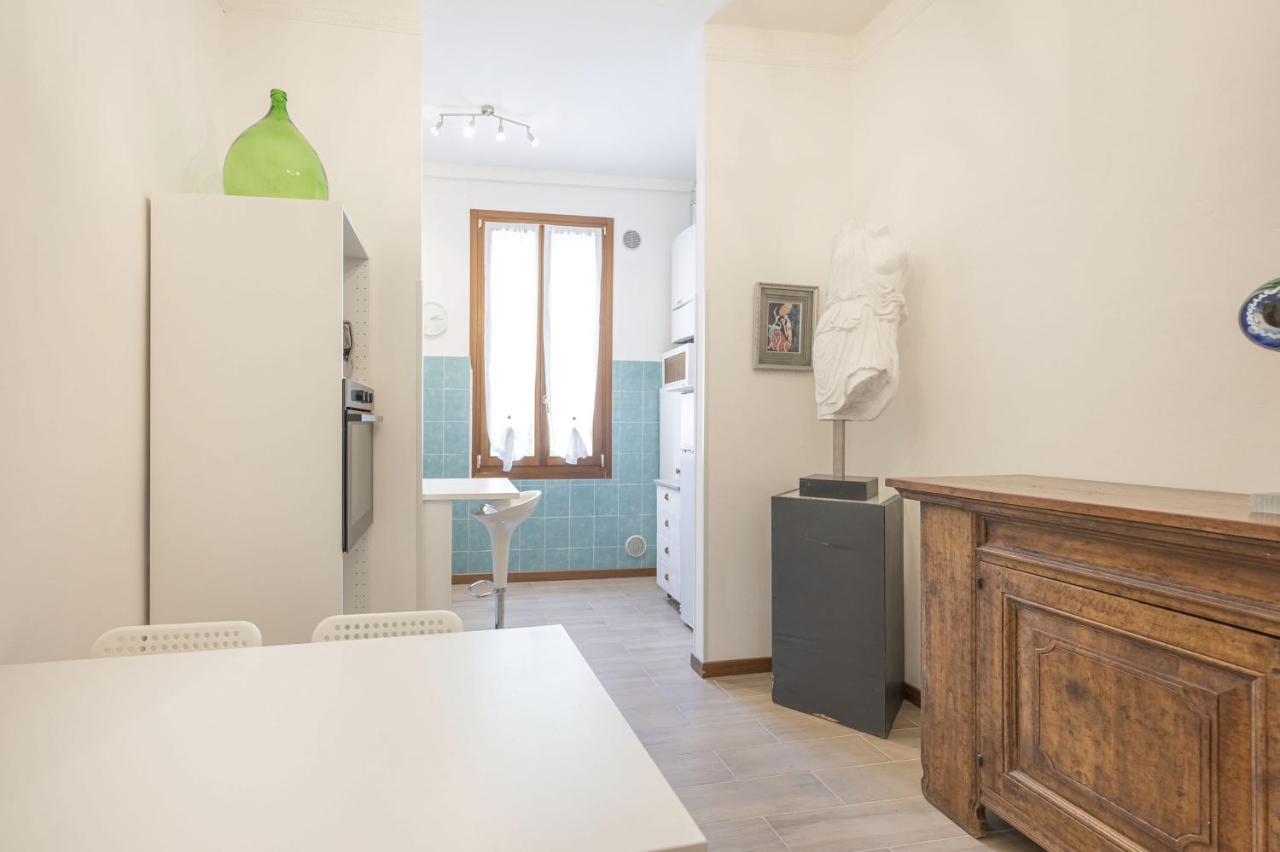 Arte E Cinema - 10 Min Da Venezia Apartment Mestre Bagian luar foto